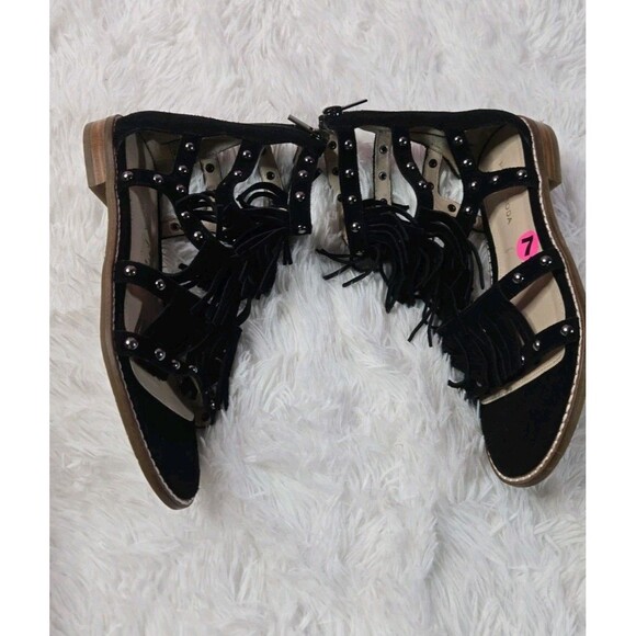 Pelle Moda Black Suede Fringe Studded Moccasin Flat Sandals Size 7 - Picture 1 of 9